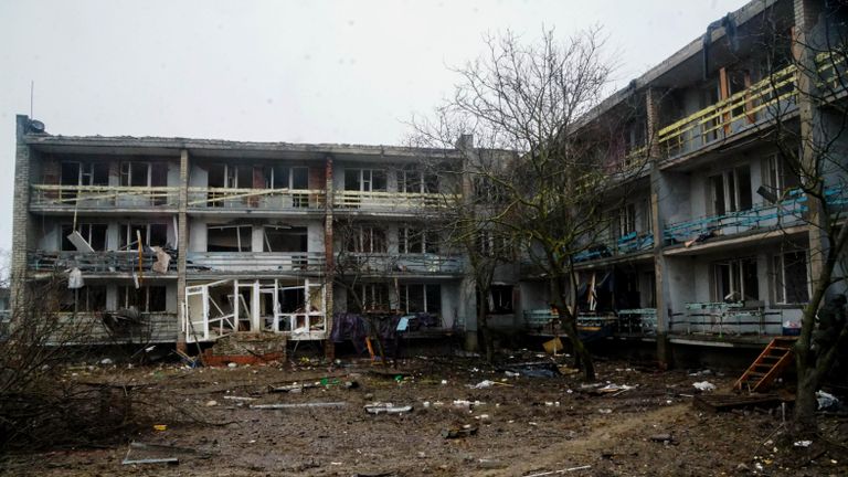 Вид на здания базы 36-й бригады морской пехоты ВСУ в Донецкой народной республике, уничтоженной ВКС РФ Вид на здания базы 36-й бригады морской пехоты ВСУ в Донецкой народной республике, уничтоженной ВКС РФ