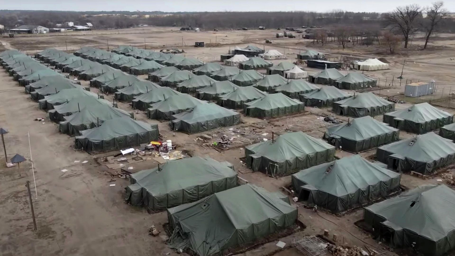 Российские военнослужащие взяли под контроль военную базу ВСУ под Херсоном. Кадр видео - РИА Новости, 1920, 06.03.2022
