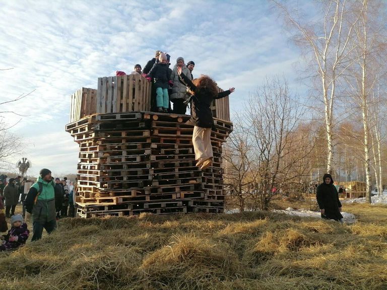 Празднование Масленицы в арт-парке Никола-Ленивец Празднование Масленицы в арт-парке Никола-Ленивец