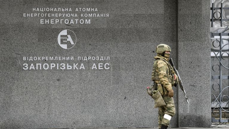 Военнослужащий РФ на территории Запорожской атомной электростанции Военнослужащий РФ на территории Запорожской атомной электростанции