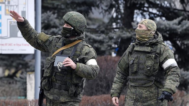 Военнослужащие РФ на территории Запорожской атомной электростанции, расположенной в степной зоне на берегу Каховского водохранилища в Запорожской области Украины в городе Энергодар Военнослужащие РФ на территории Запорожской атомной электростанции, расположенной в степной зоне на берегу Каховского водохранилища в Запорожской области Украины в городе Энергодар