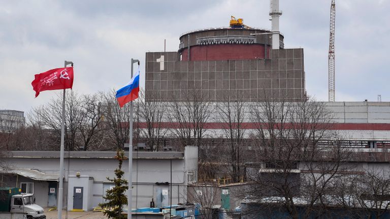 Запорожская атомная электростанция, расположенная в степной зоне на берегу Каховского водохранилища в городе Энергодар. Запорожская АЭС полностью перешла под контроль российских военных Запорожская атомная электростанция, расположенная в степной зоне на берегу Каховского водохранилища в городе Энергодар. Запорожская АЭС полностью перешла под контроль российских военных