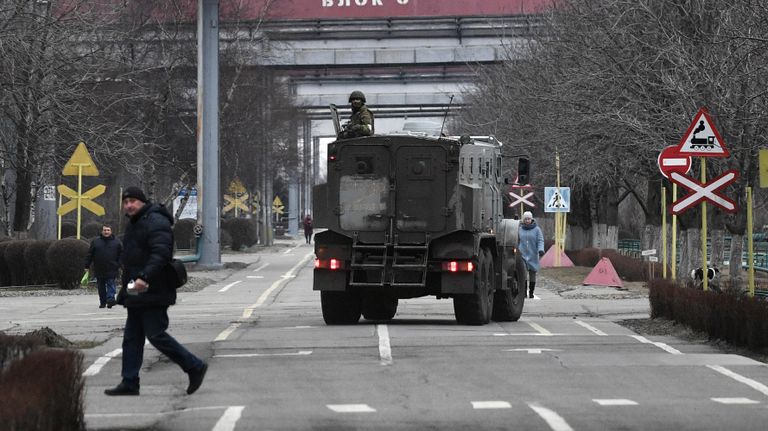 Военнослужащие РФ на территории Запорожской атомной электростанции в городе Энергодар Военнослужащие РФ на территории Запорожской атомной электростанции в городе Энергодар