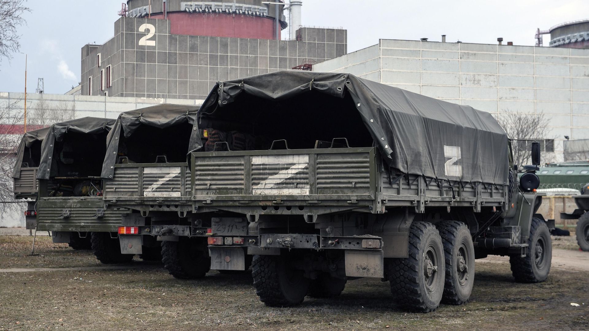 Автомобили ВС РФ на территории Запорожской атомной электростанции Автомобили ВС РФ на территории Запорожской атомной электростанции - РИА Новости, 1920, 12.03.2022