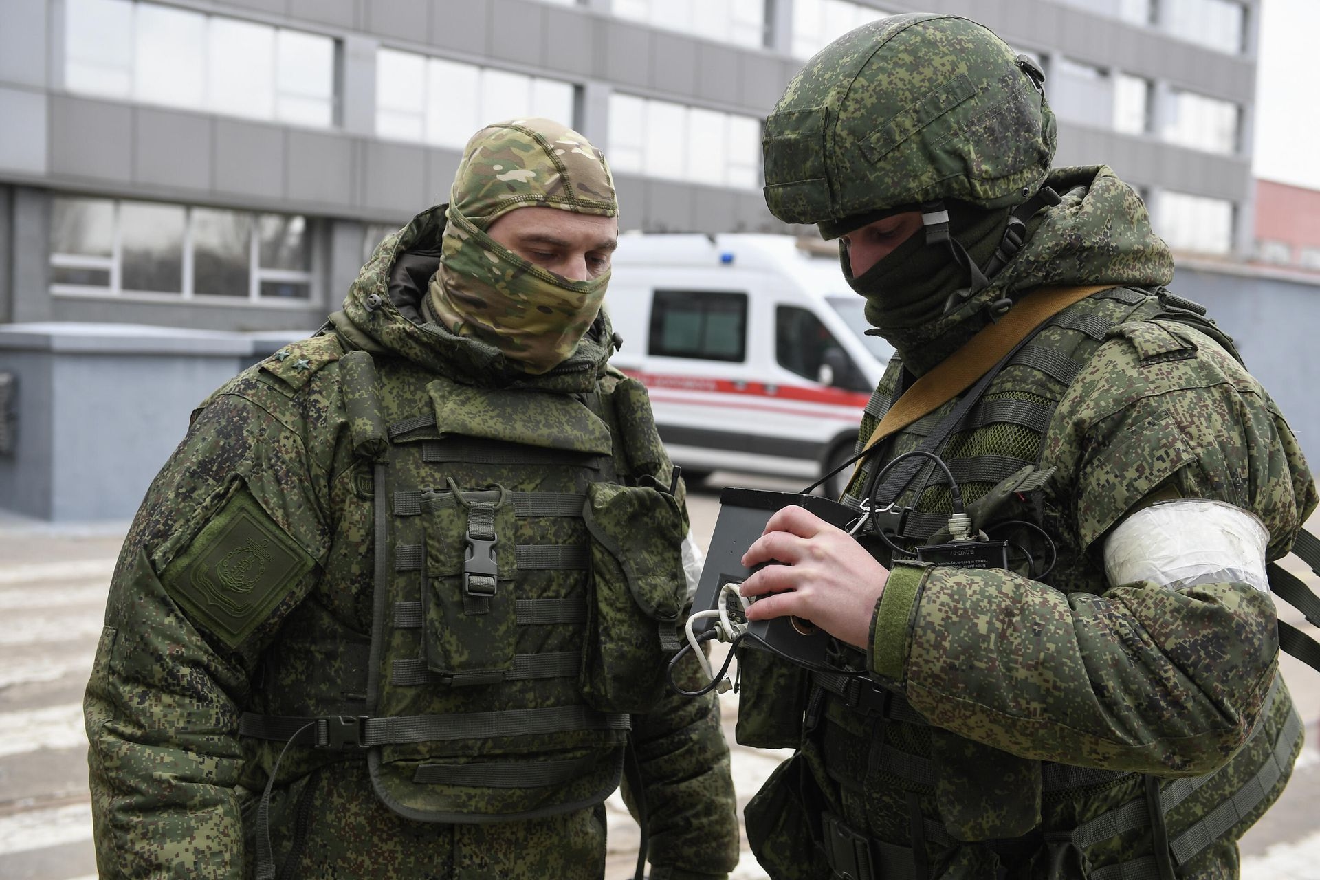 Военнослужащие РФ на территории Запорожской атомной электростанции Военнослужащие РФ на территории Запорожской атомной электростанции - РИА Новости, 1920, 10.08.2022