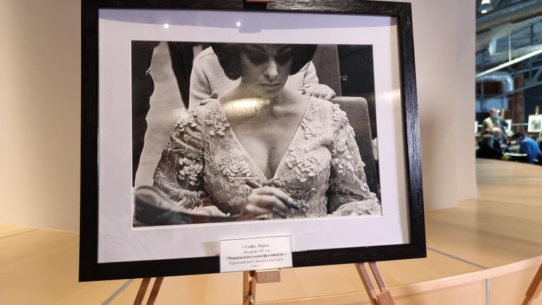Фотоэкспозиция, посвященная юбилею Евгения Халдея, в Еврейском музее