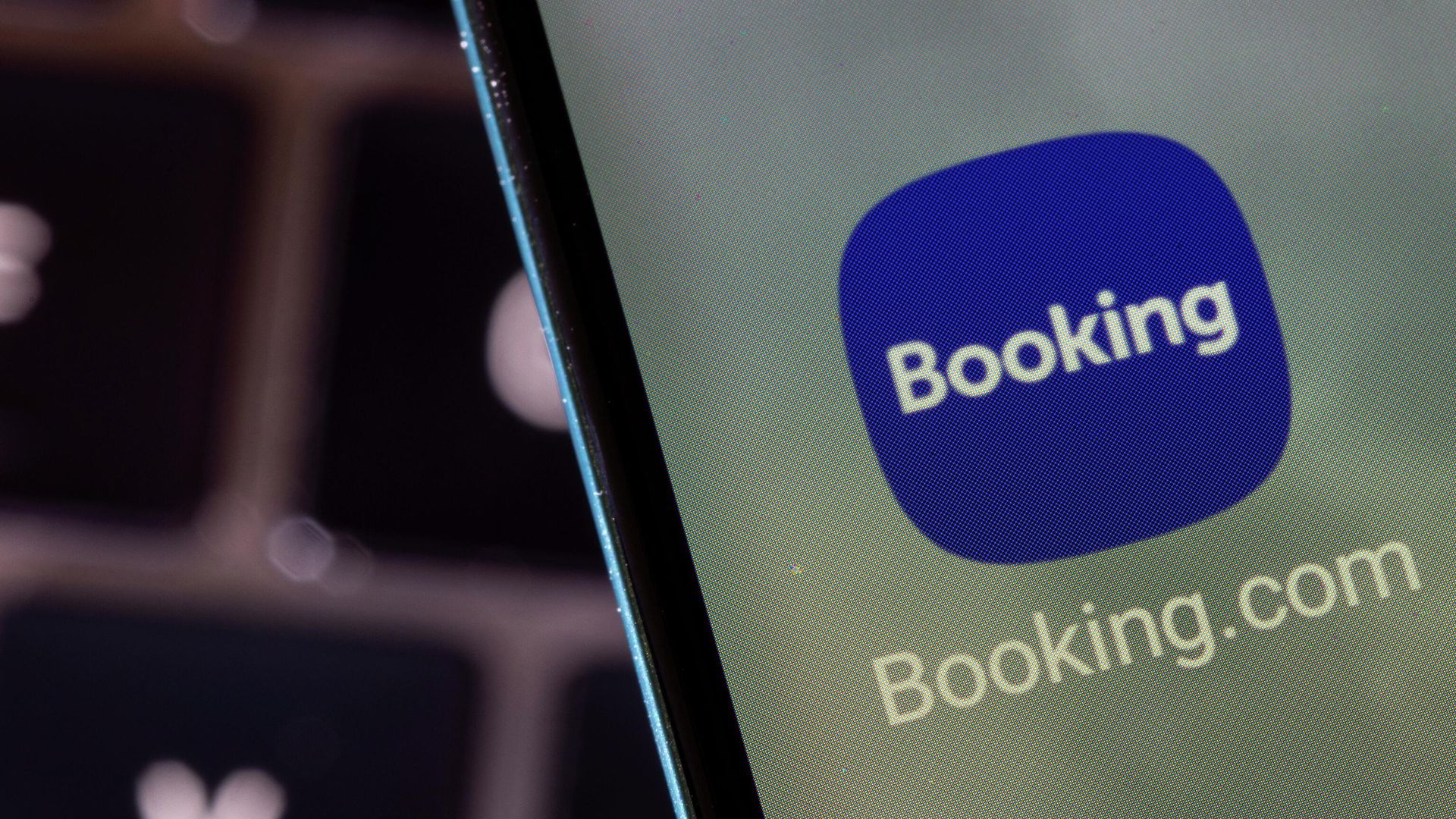 Иконка компании Booking.com на экране смартфона Иконка компании Booking.com на экране смартфона - РИА Новости, 1920, 08.04.2022