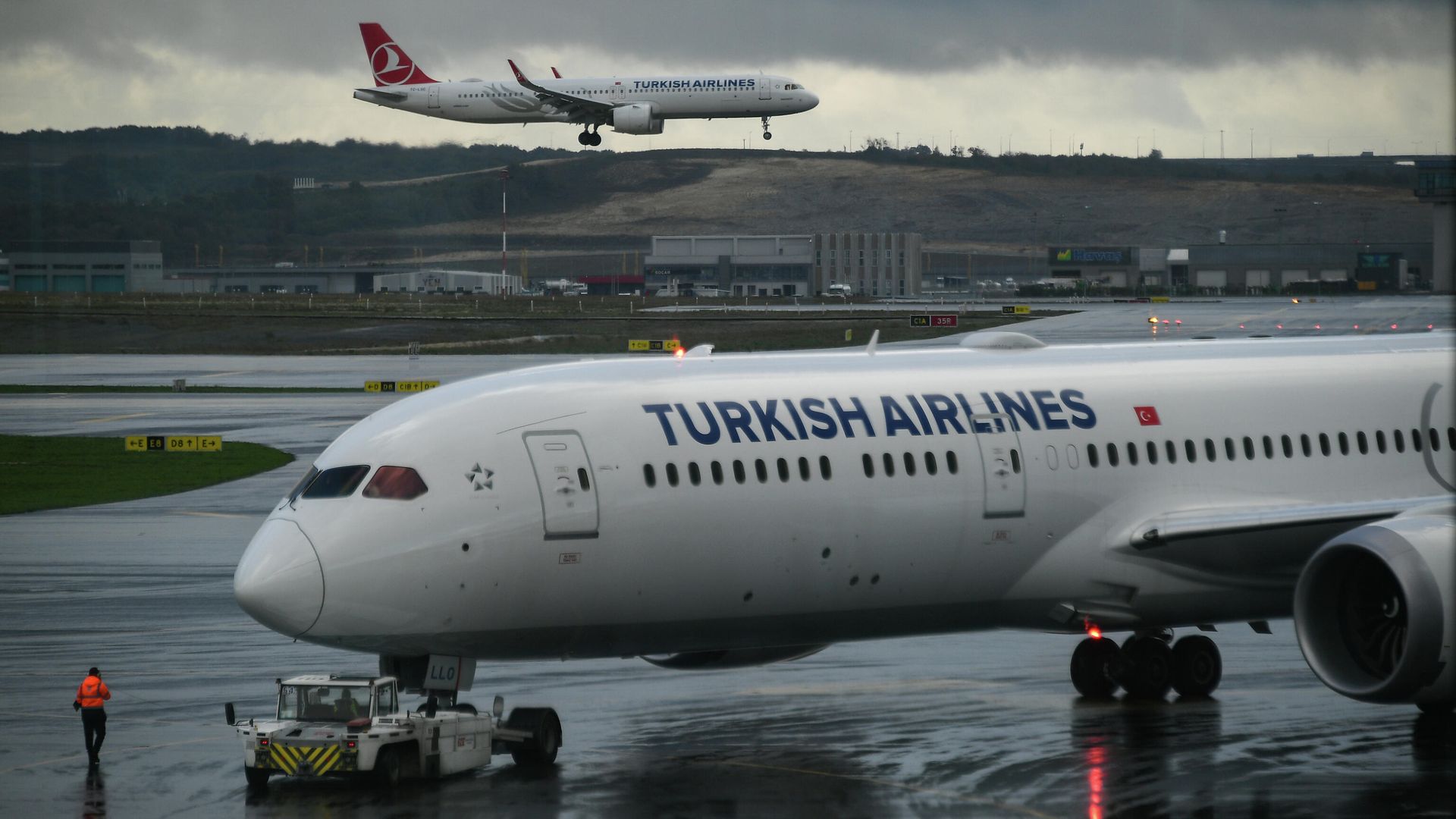 Самолеты авиакомпании Turkish Airlines в Международном аэропорту Стамбула Самолеты авиакомпании Turkish Airlines в Международном аэропорту Стамбула - РИА Новости, 1920, 28.09.2024
