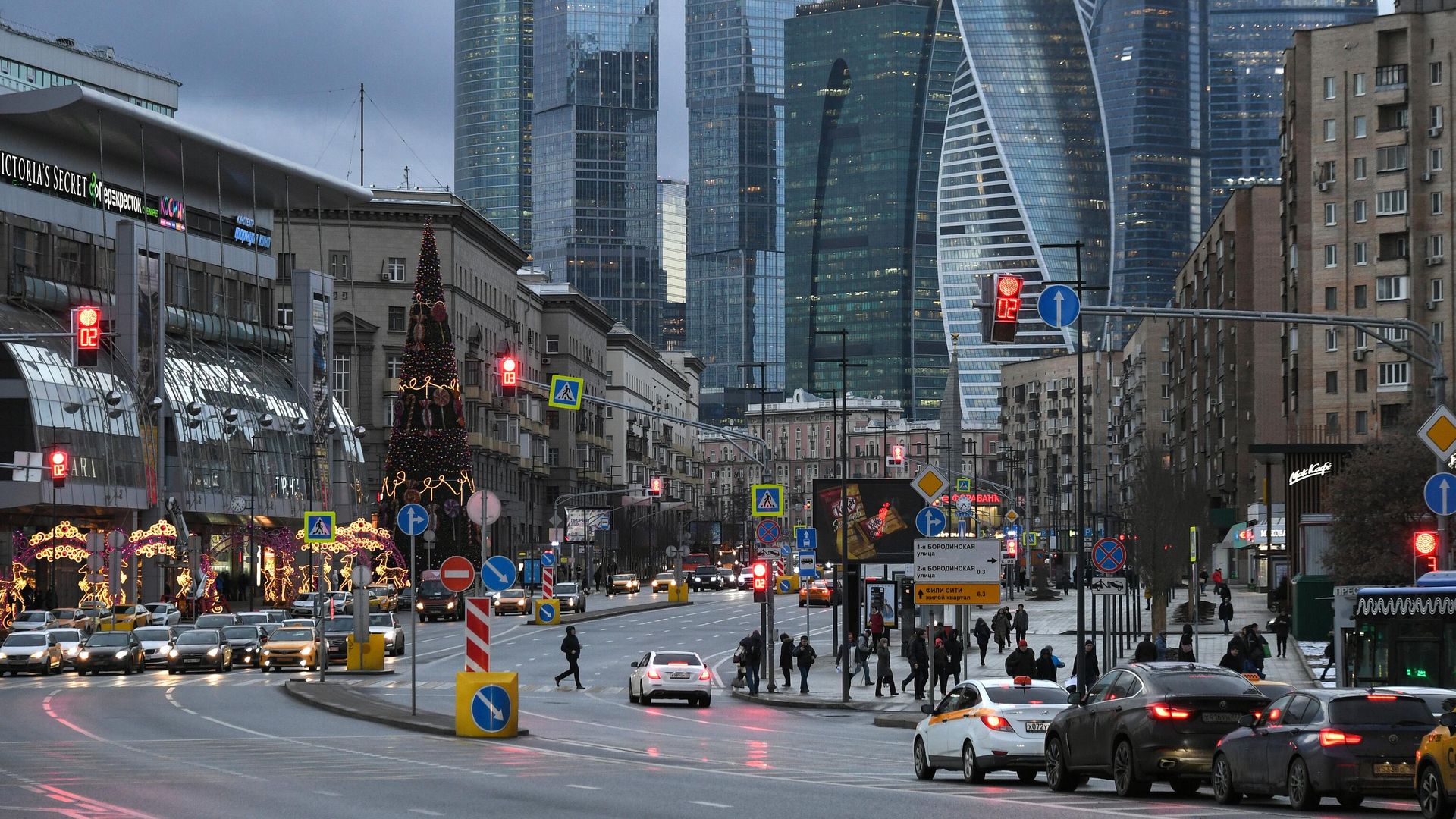 Движение автотранспорта по улице Большой Дорогомиловской в Москве Движение автотранспорта по улице Большой Дорогомиловской в Москве - РИА Новости, 1920, 20.04.2022
