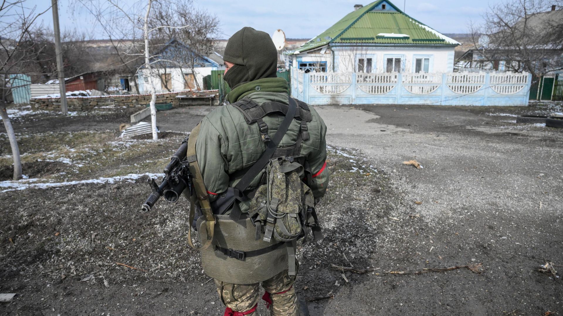 Боец Народной милиции ДНР в селе Новотроицкое Волновахского района Боец Народной милиции ДНР в селе Новотроицкое Волновахского района - РИА Новости, 1920, 14.03.2022