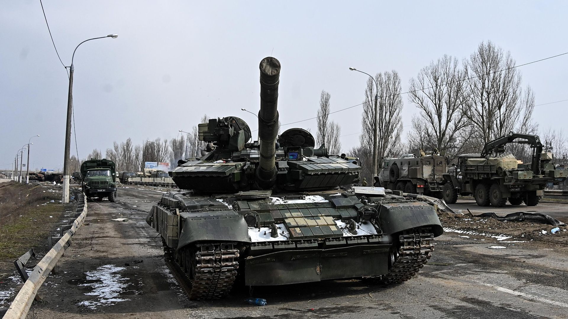 Танк Т-64, брошенный Вооруженными силами Украины в Херсонской области Танк Т-64, брошенный Вооруженными силами Украины в Херсонской области - РИА Новости, 1920, 14.03.2022