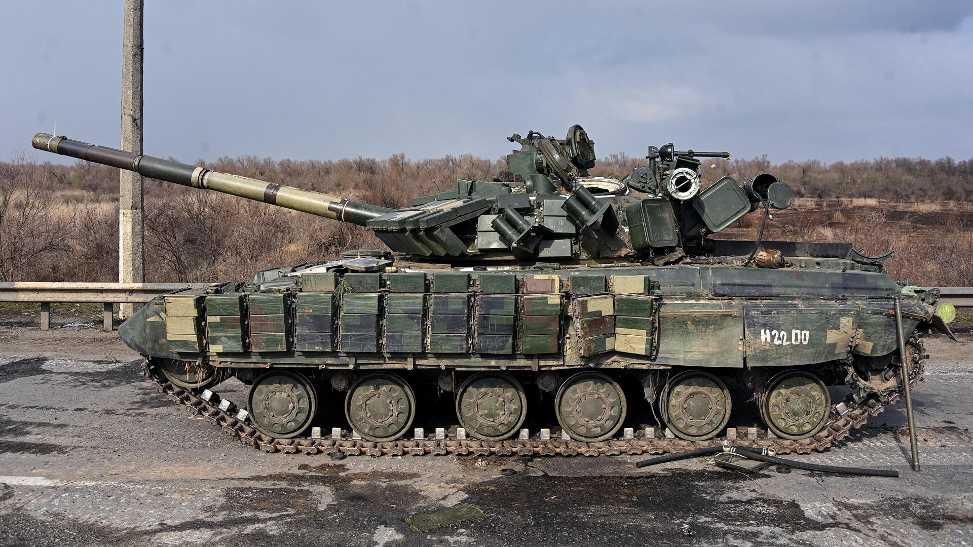Танк Т-64, брошенный Вооруженными силами Украины в Херсонской области Танк Т-64, брошенный Вооруженными силами Украины в Херсонской области - РИА Новости, 1920, 31.03.2022