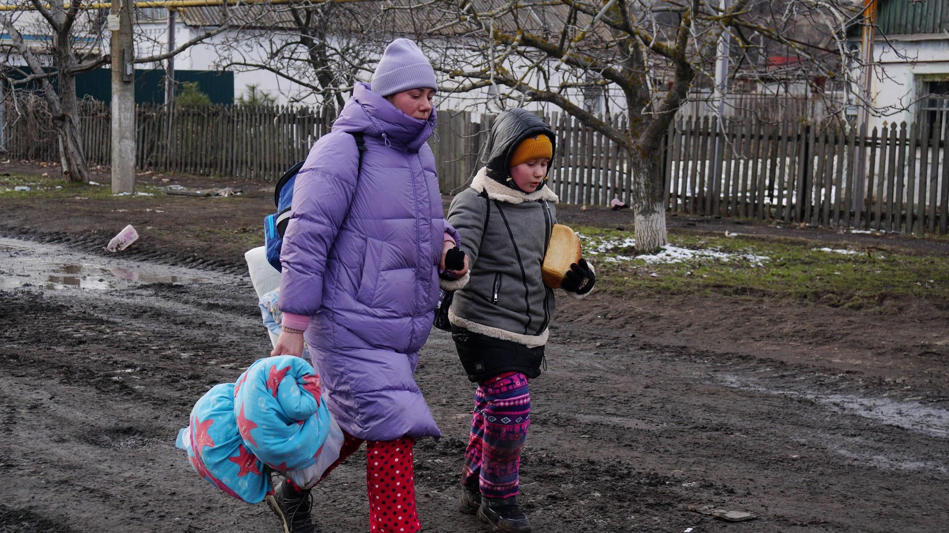 Жители Мариуполя эвакуированные из города Жители Мариуполя эвакуированные из города - РИА Новости, 1920, 14.03.2022