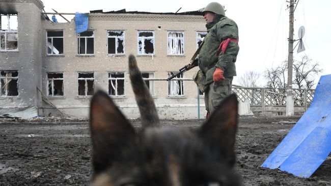 Боец Народной милиции ДНР в Волновахе Боец Народной милиции ДНР в Волновахе