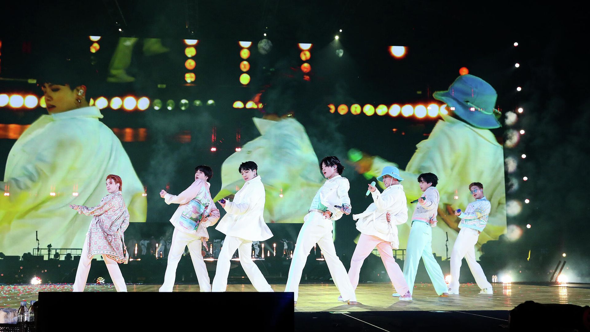 Кадр из шоу BTS Permission to Dance: On Stage — Seoul Кадр из шоу BTS Permission to Dance: On Stage — Seoul - РИА Новости, 1920, 16.06.2022
