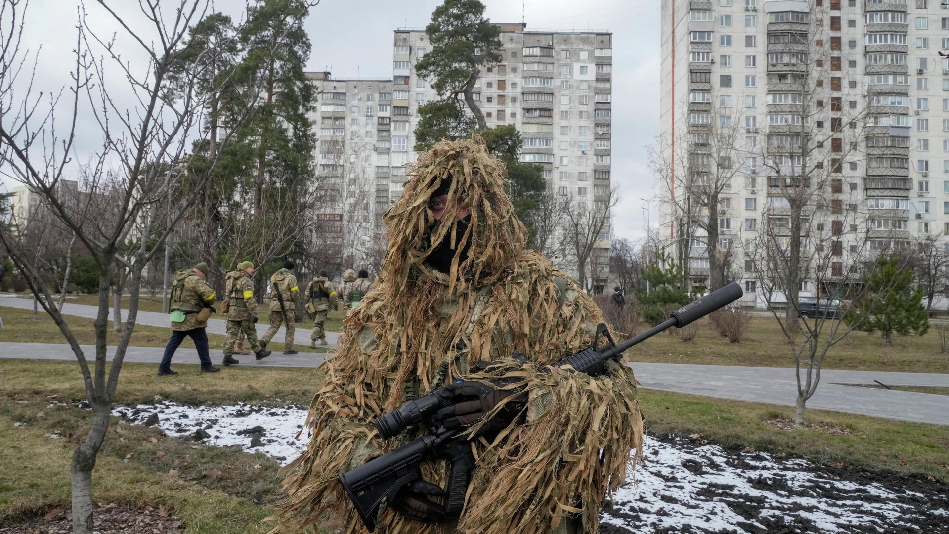 Члены территориальной обороны в Киеве, Украина Члены территориальной обороны в Киеве, Украина - РИА Новости, 1920, 22.03.2022