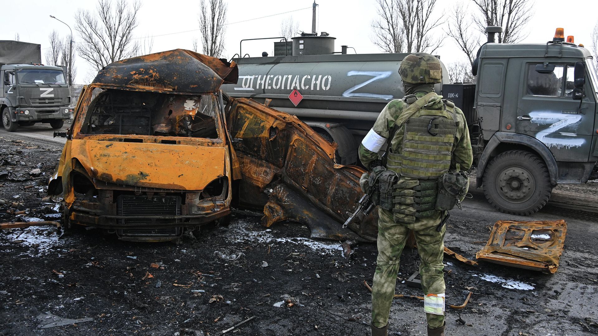 Колонна российской военной техники на шоссе в окрестностях Херсона Колонна российской военной техники на шоссе в окрестностях Херсона - РИА Новости, 1920, 19.04.2022