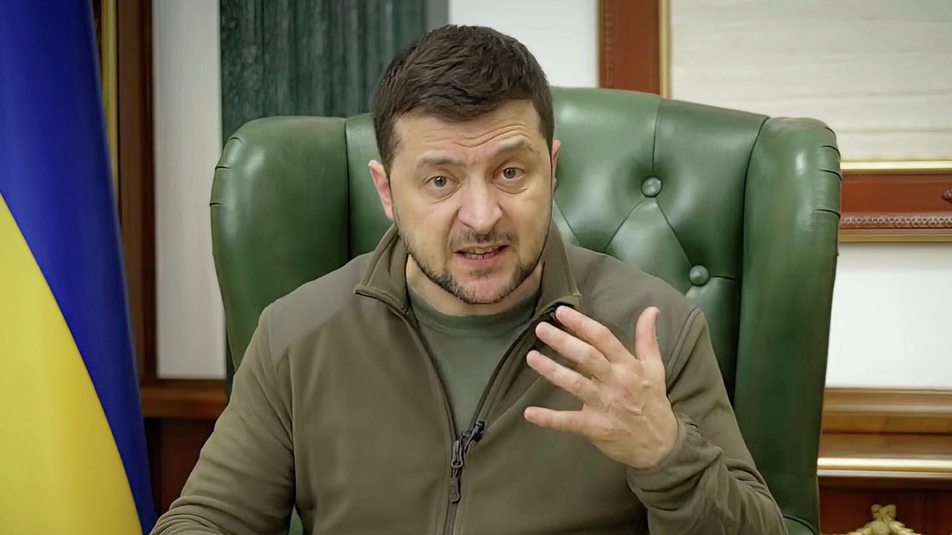 Президент Украины Владимир Зеленский во время телеобращения. Кадр из видео Президент Украины Владимир Зеленский во время телеобращения. Кадр из видео - РИА Новости, 1920, 15.03.2022