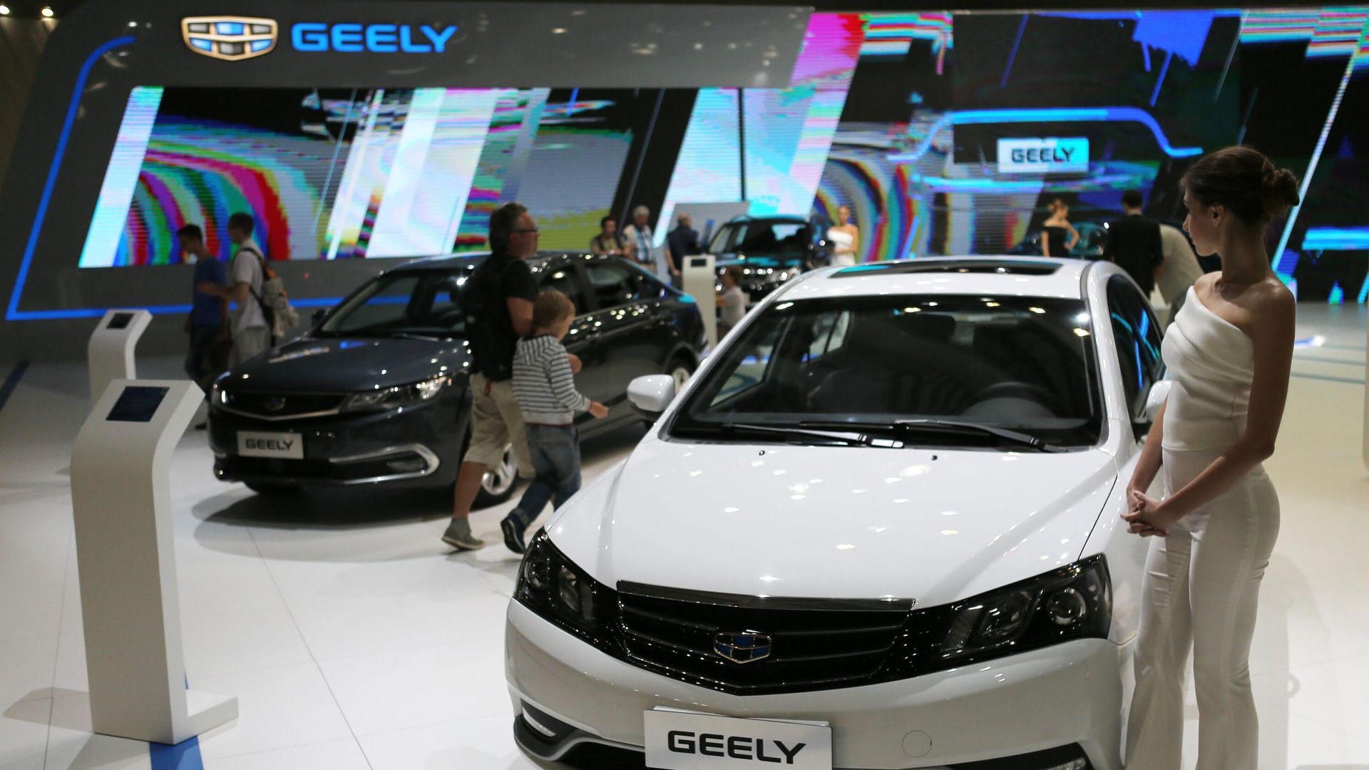 Стенд компании Geely (Китай) на Московском международном автомобильном салоне Стенд компании Geely (Китай) на Московском международном автомобильном салоне - РИА Новости, 1920, 11.05.2022