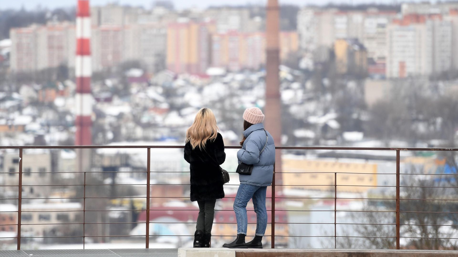 На смотровой площадке в Смоленске На смотровой площадке в Смоленске - РИА Новости, 1920, 10.01.2026