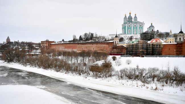 Река Днепр и Кафедральный собор Успения Пресвятой Богородицы в Смоленске