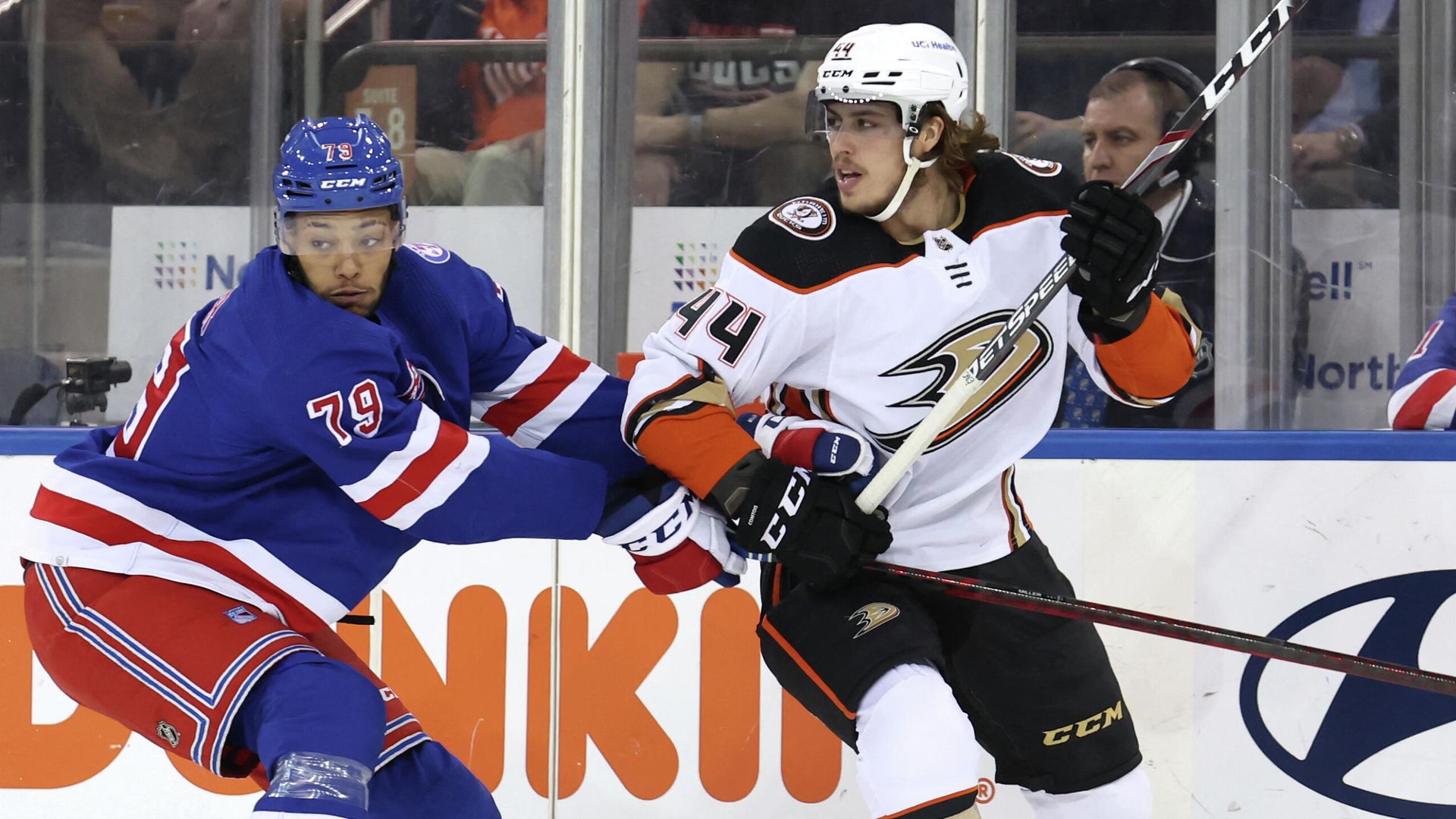 Эпизод матча Нью-Йорк Рейнджерс - Анахайм Дакс Эпизод матча Нью-Йорк Рейнджерс - Анахайм Дакс - РИА Новости, 1920, 16.03.2022