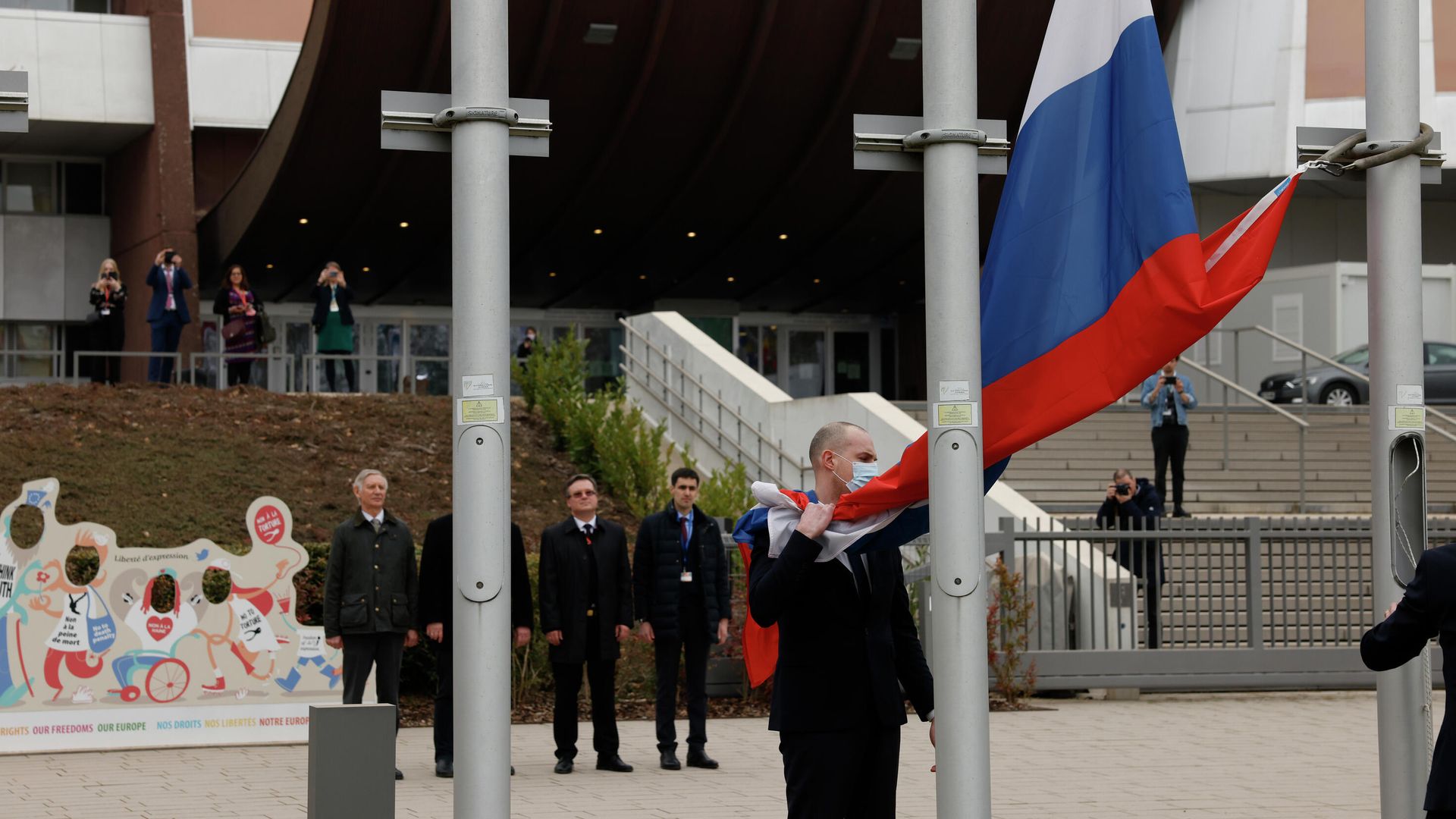 Снятие российского флага у здания Совета Европы в Страсбурге Снятие российского флага у здания Совета Европы в Страсбурге - РИА Новости, 1920, 17.03.2022