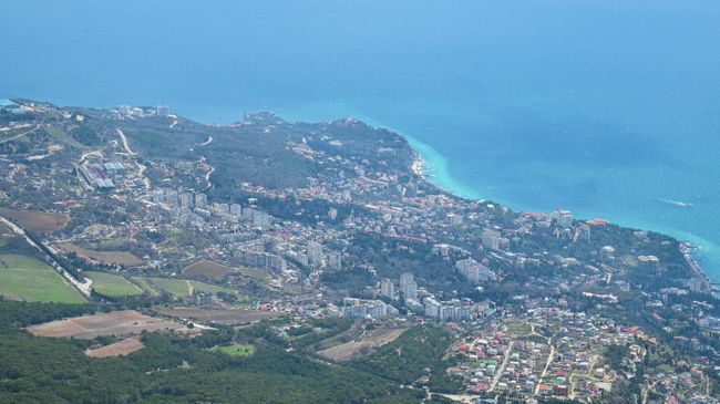 Вид на Ялту и на Черное море с горы Ай-Петри Вид на Ялту и на Черное море с горы Ай-Петри