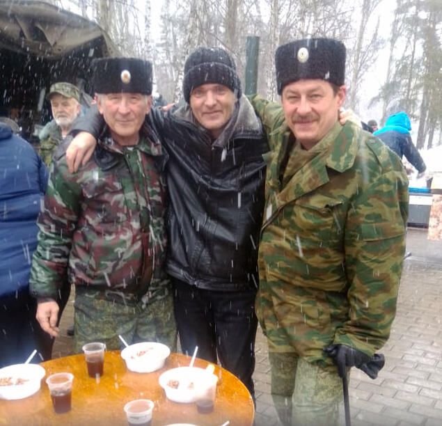 Александр Чегринец (справа) с товарищами из Харцизского казачьего полка Александр Чегринец (справа) с товарищами из Харцизского казачьего полка - РИА Новости, 1920, 18.03.2022