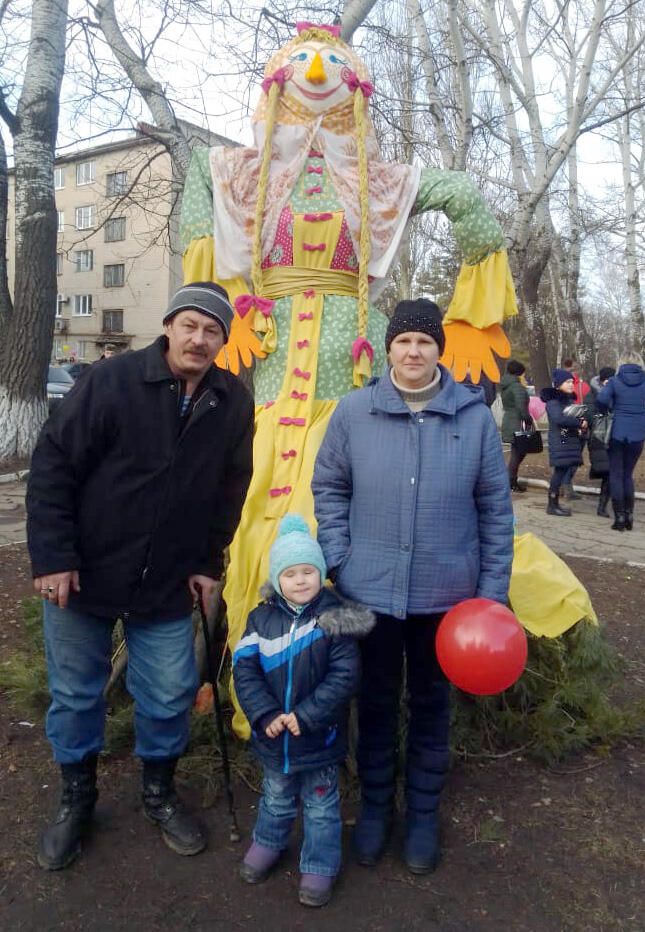 Александр Чегринец с женой и дочерью Александр Чегринец с женой и дочерью - РИА Новости, 1920, 18.03.2022