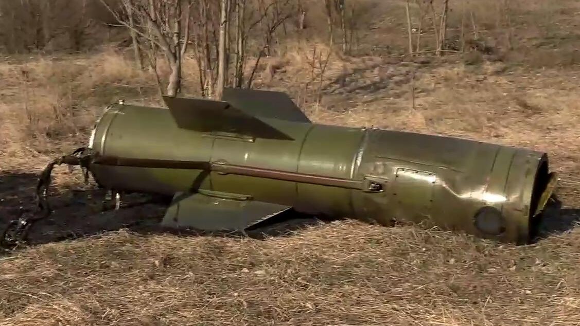 Фрагмент украинской ракеты Точка-У, сбитой в окрестностях Мелитополя Фрагмент украинской ракеты Точка-У, сбитой в окрестностях Мелитополя - РИА Новости, 1920, 19.03.2022
