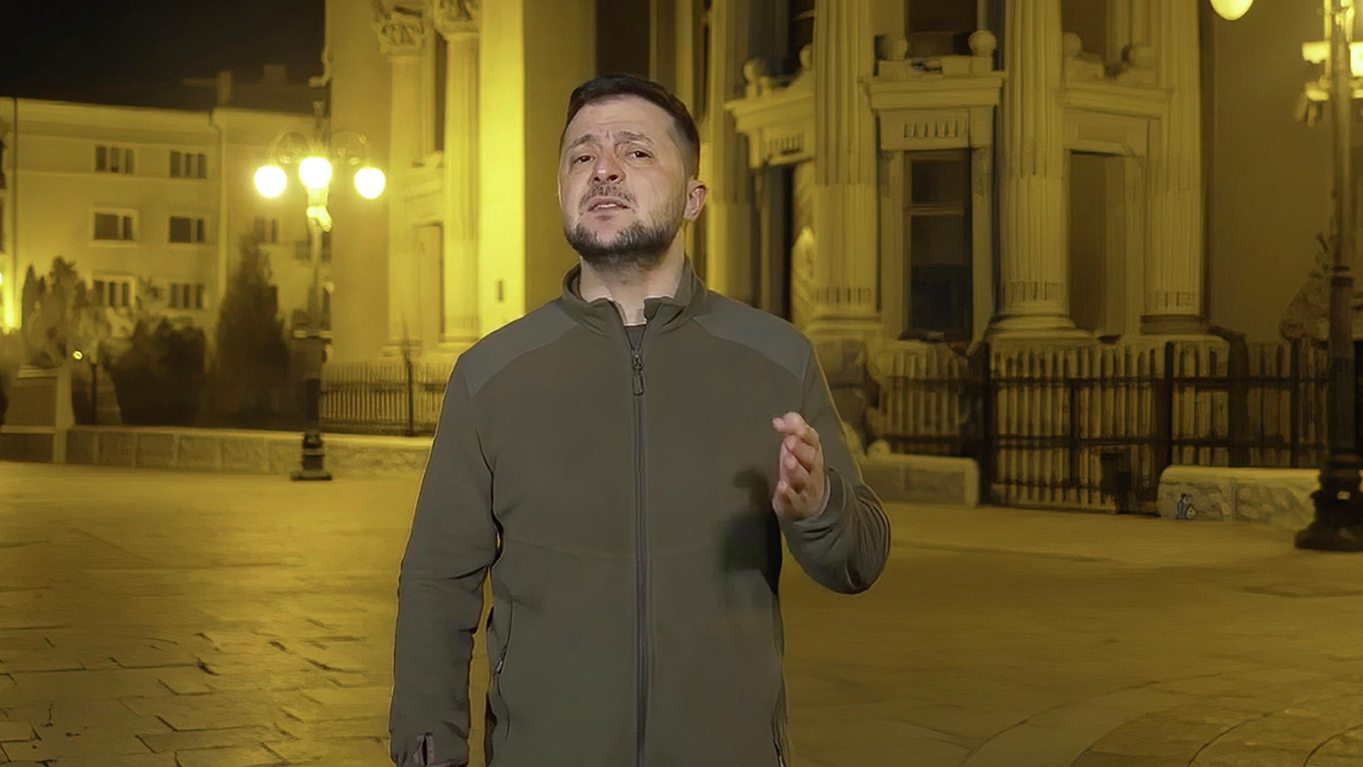 Президент Украины Владимир Зеленский во время телеобращения. Кадр из видео Президент Украины Владимир Зеленский во время телеобращения. Кадр из видео - РИА Новости, 1920, 19.03.2022