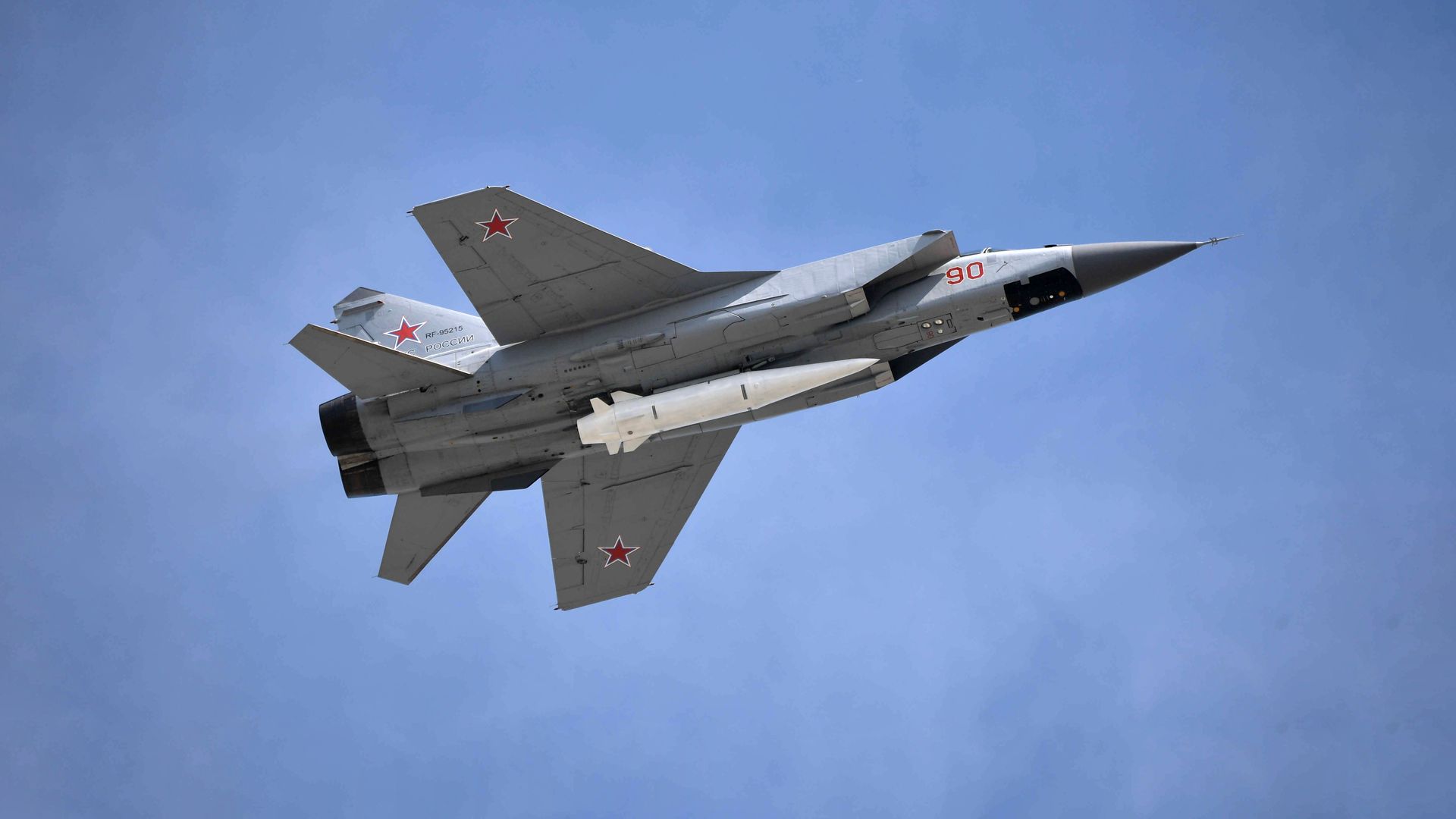 Многоцелевой истребитель МиГ-31 с гиперзвуковой ракетой Кинжал Многоцелевой истребитель МиГ-31 с гиперзвуковой ракетой Кинжал - РИА Новости, 1920, 19.04.2022