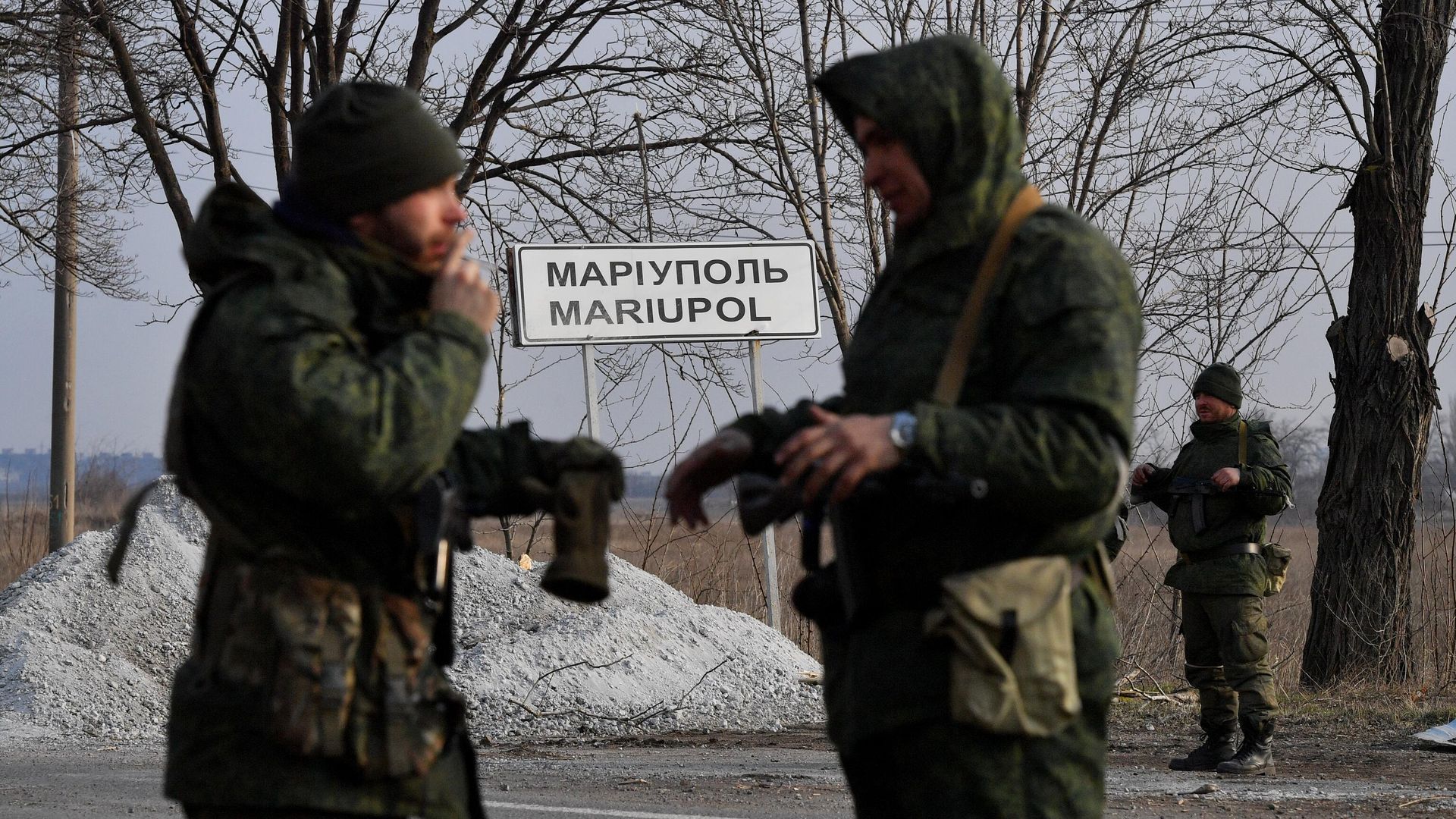 Военнослужащие Народной милиции ДНР на въезде в Мариуполь Военнослужащие Народной милиции ДНР на въезде в Мариуполь - РИА Новости, 1920, 17.04.2022