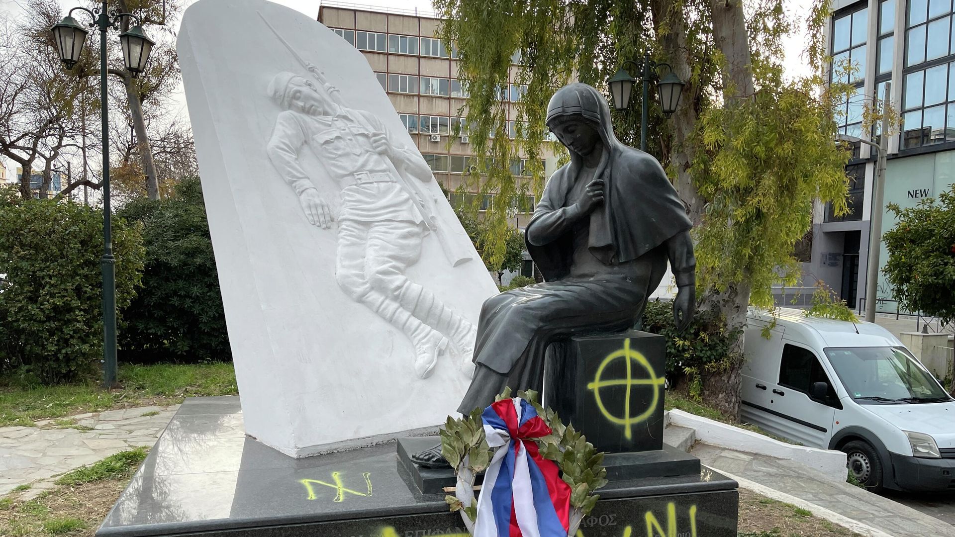 Оскверненный вандалами памятник советским воинам в Афинах, Греция Оскверненный вандалами памятник советским воинам в Афинах, Греция - РИА Новости, 1920, 21.03.2022