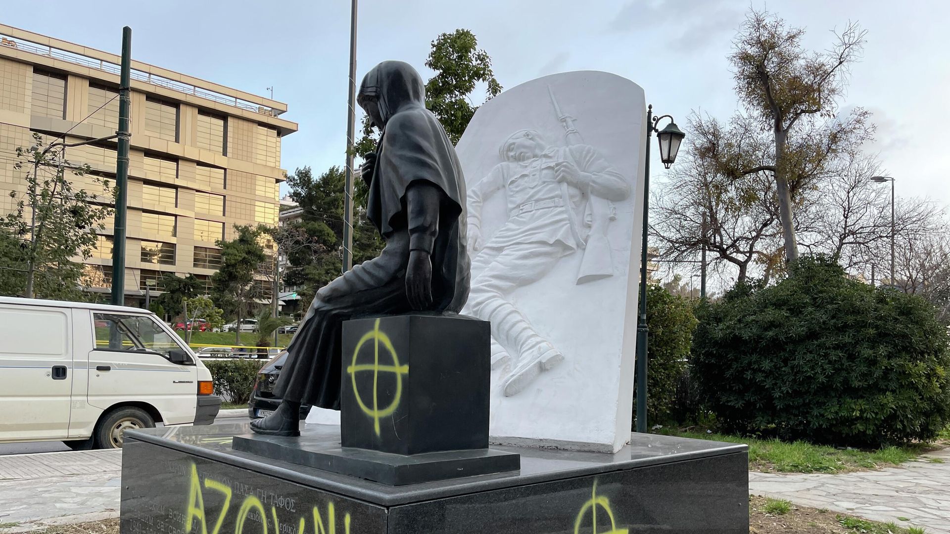 Оскверненный вандалами памятник советским воинам в Афинах, Греция Оскверненный вандалами памятник советским воинам в Афинах, Греция - РИА Новости, 1920, 19.03.2022