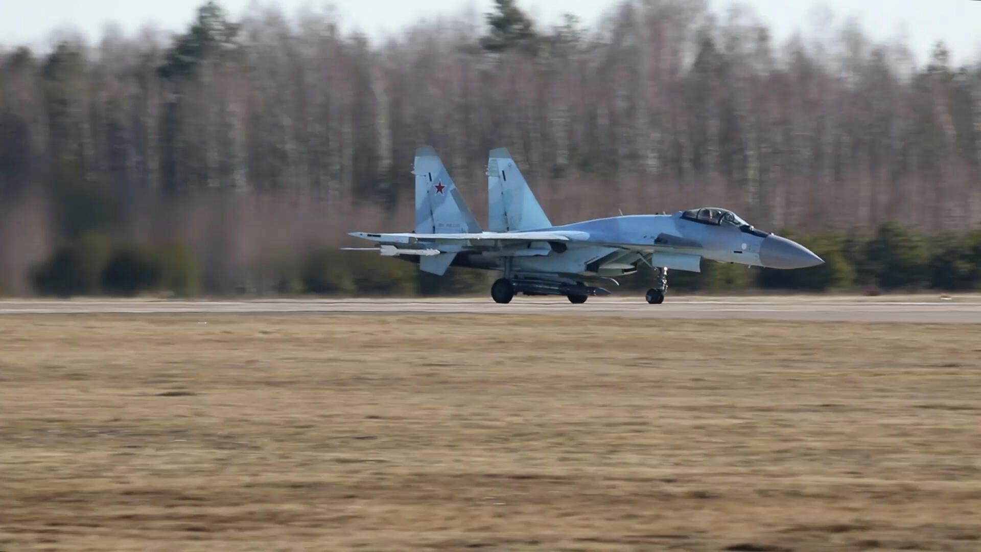 Кадры вылетов истребителей Су-35 в ходе спецоперации Кадры вылетов истребителей Су-35 в ходе спецоперации - РИА Новости, 1920, 20.03.2022