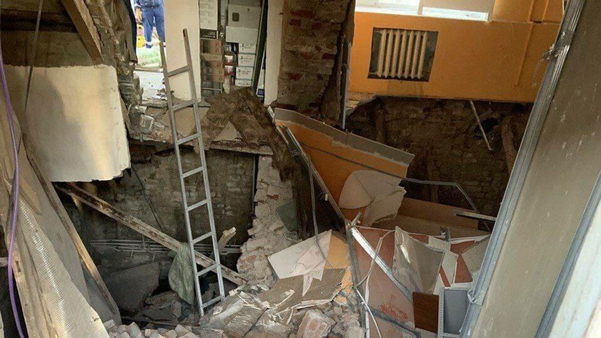 Обрушение в здании магазина Ароматный мир на улице Депутатская в Ярославле Обрушение в здании магазина Ароматный мир на улице Депутатская в Ярославле - РИА Новости, 1920, 20.03.2022