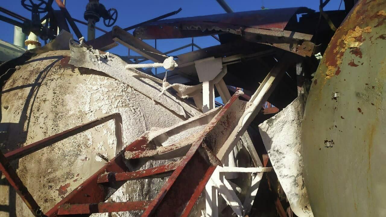 Поврежденная цистерна с аммиаком на заводе СумыХимПром Поврежденная цистерна с аммиаком на заводе СумыХимПром - РИА Новости, 1920, 21.03.2022