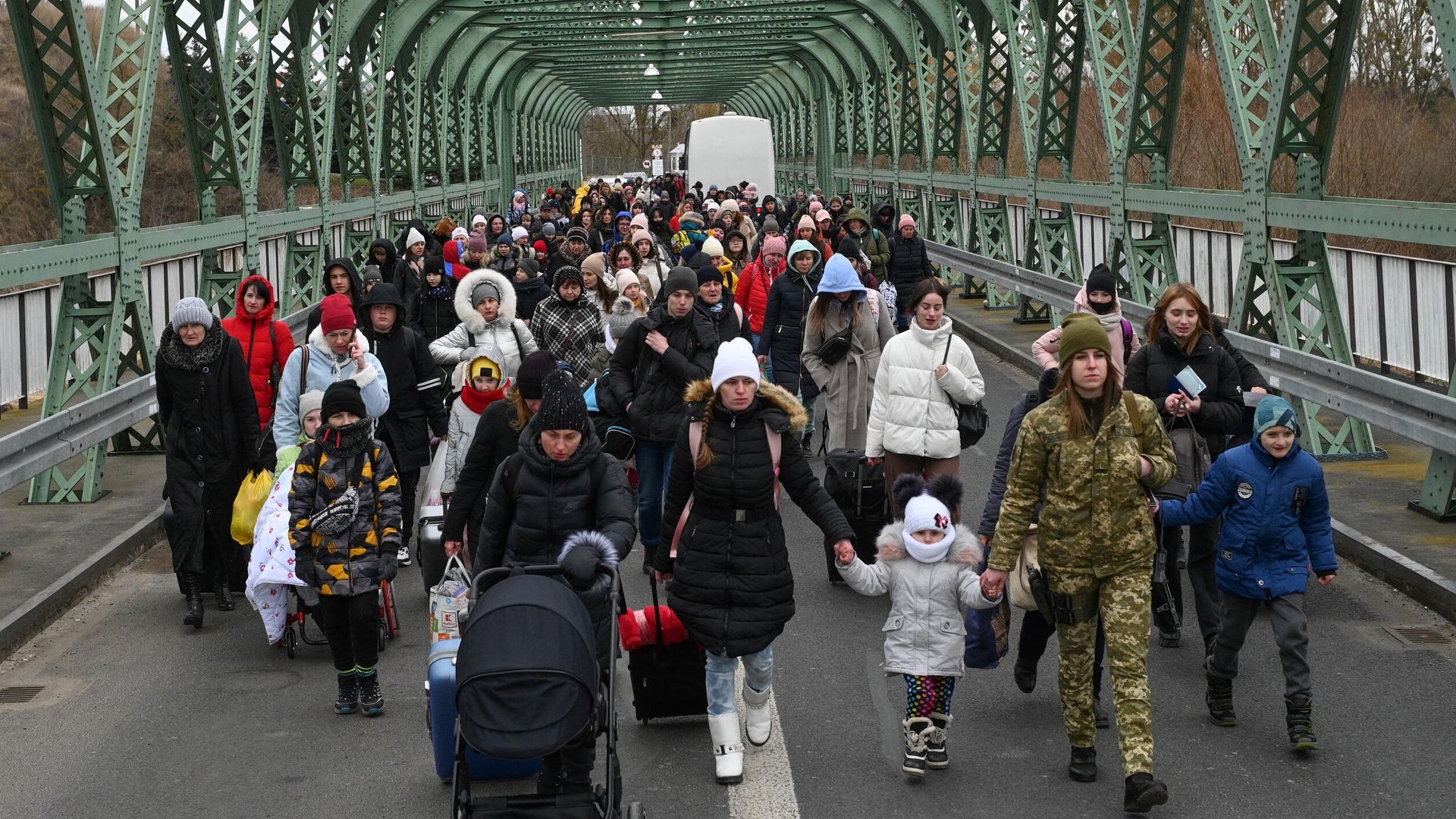 Беженцы на границе Украины и Польши в пункте пропуска Зосин-Устилуг Беженцы на границе Украины и Польши в пункте пропуска Зосин-Устилуг - РИА Новости, 1920, 22.03.2022