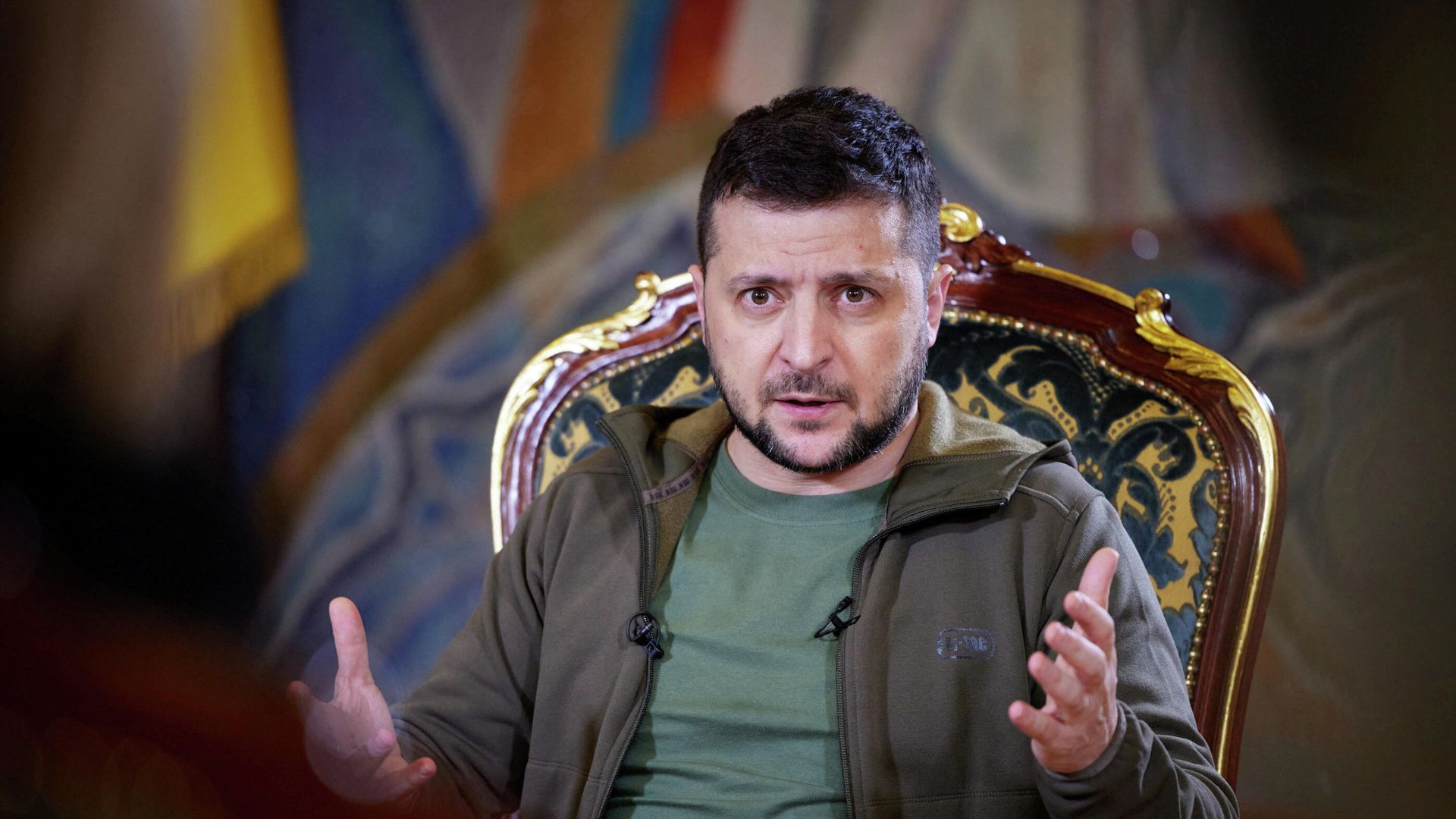 Президент Украины Владимир Зеленский во время интервью Президент Украины Владимир Зеленский во время интервью - РИА Новости, 1920, 05.04.2022