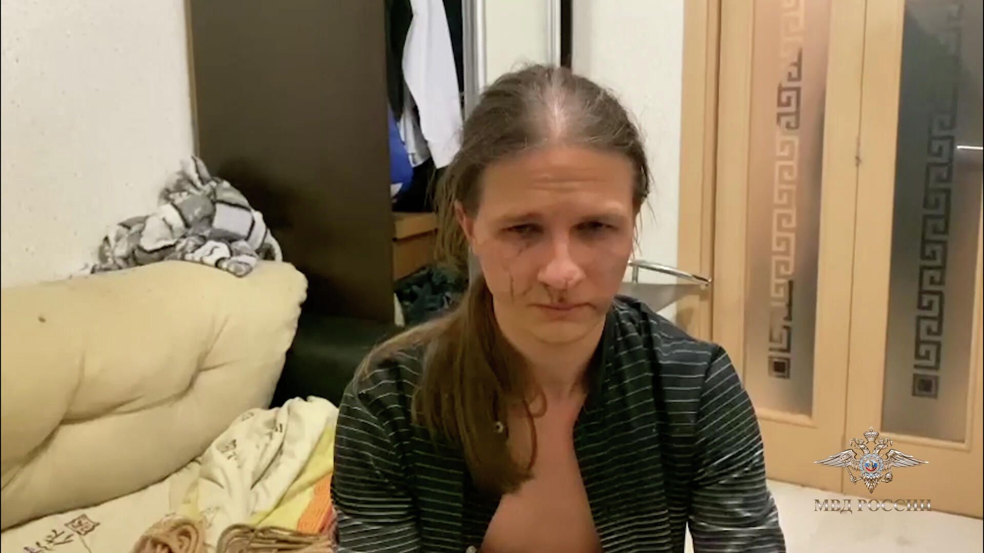 Кадры опроса мужчины, который облил кислотой жителей в г. Домодевово Кадры опроса мужчины, который облил кислотой жителей в г. Домодевово - РИА Новости, 1920, 22.03.2022