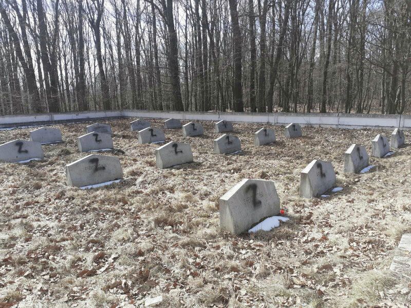 Оскверненный вандалами мемориал советским воинам в румынской коммуне Моцка Оскверненный вандалами мемориал советским воинам в румынской коммуне Моцка - РИА Новости, 1920, 22.03.2022