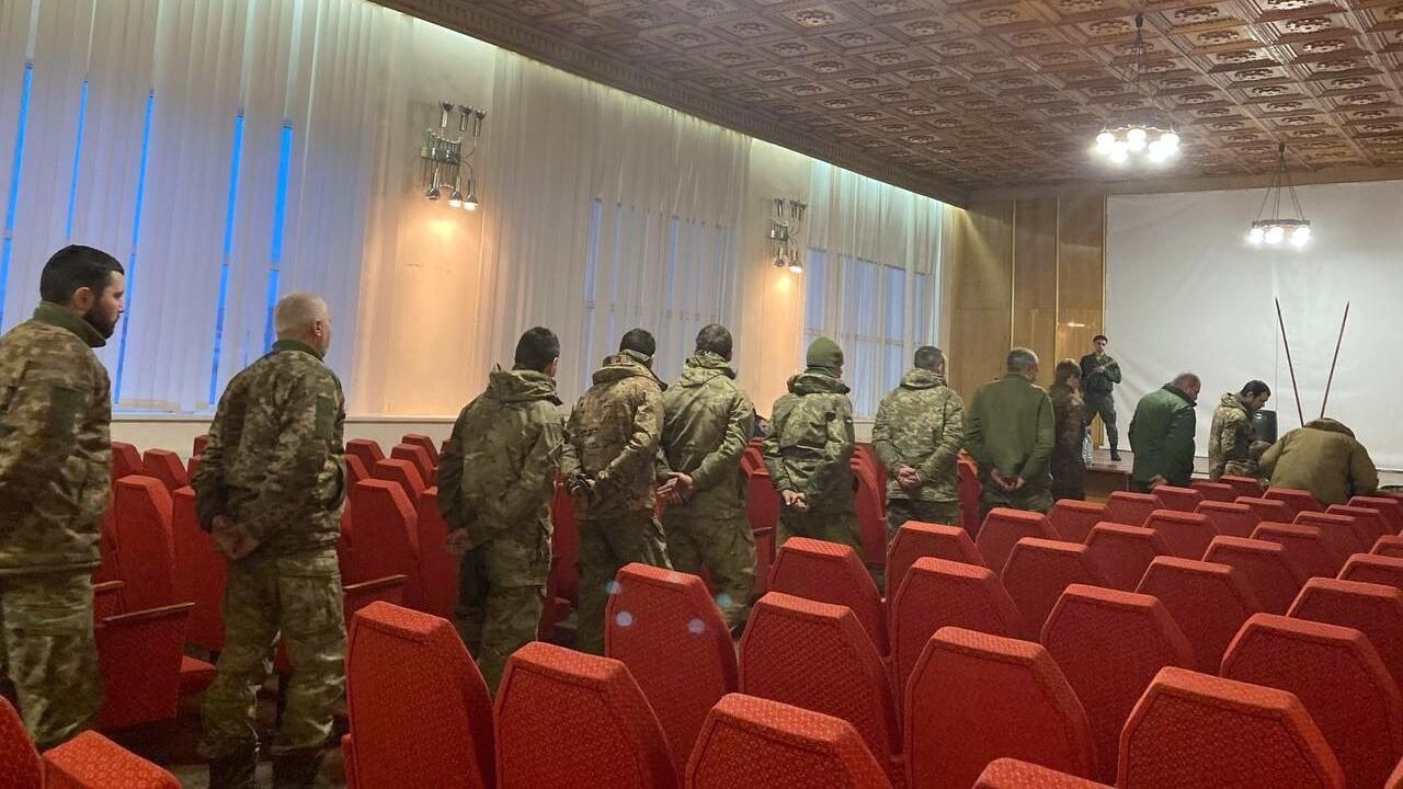 Сдавшиеся бойцы Нацгвардии Украины Сдавшиеся бойцы Нацгвардии Украины - РИА Новости, 1920, 11.04.2022