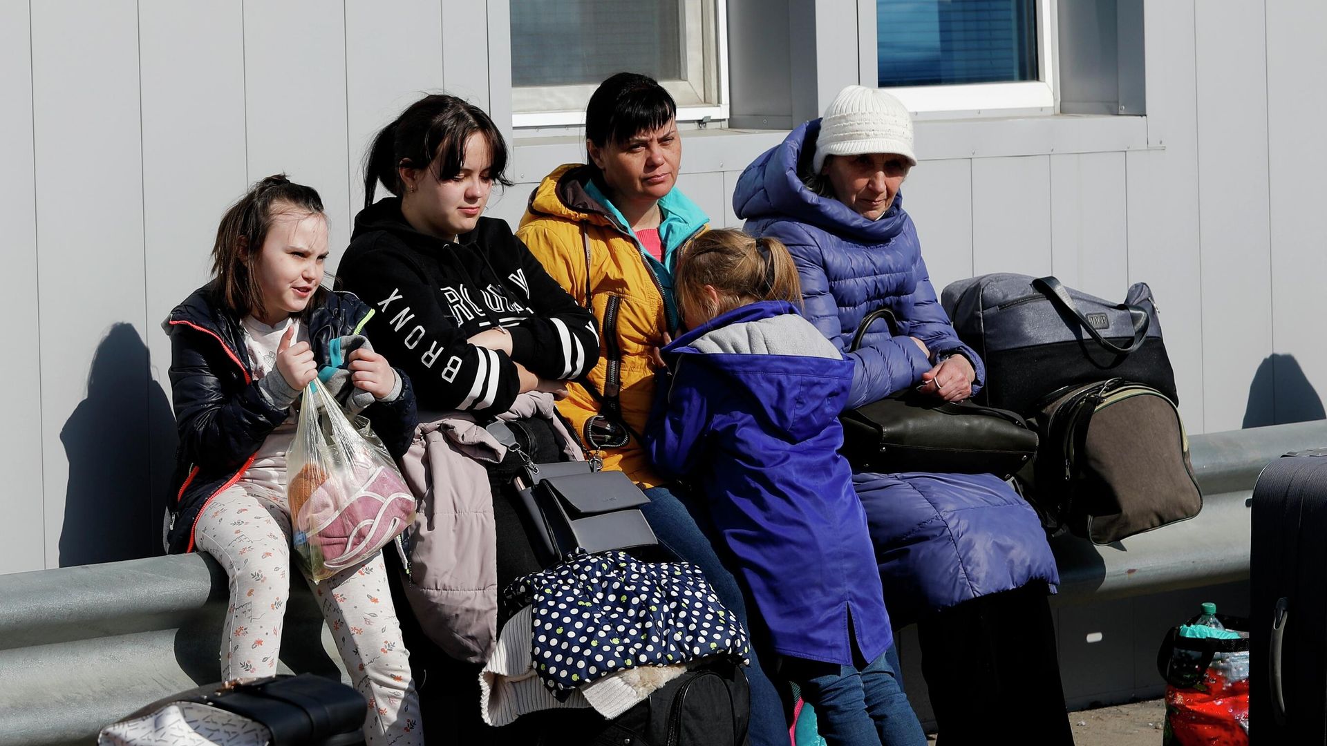 Беженцы из Харькова в пункте временного размещения в поселке Малиновка Белгородской области - РИА Новости, 1920, 27.03.2022