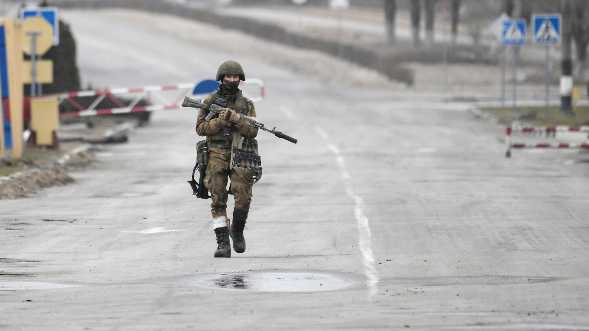 Военнослужащий РФ в Энергодаре Военнослужащий РФ в Энергодаре - РИА Новости, 1920, 13.04.2024