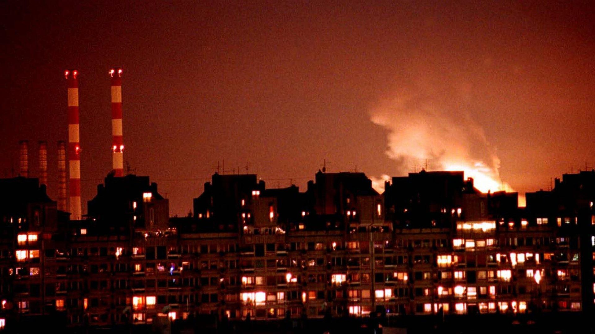 Взрыв возле электростанции Белграда от крылатых ракет НАТО. 24 марта 1999 года Взрыв возле электростанции Белграда от крылатых ракет НАТО. 24 марта 1999 года - РИА Новости, 1920, 24.03.2023