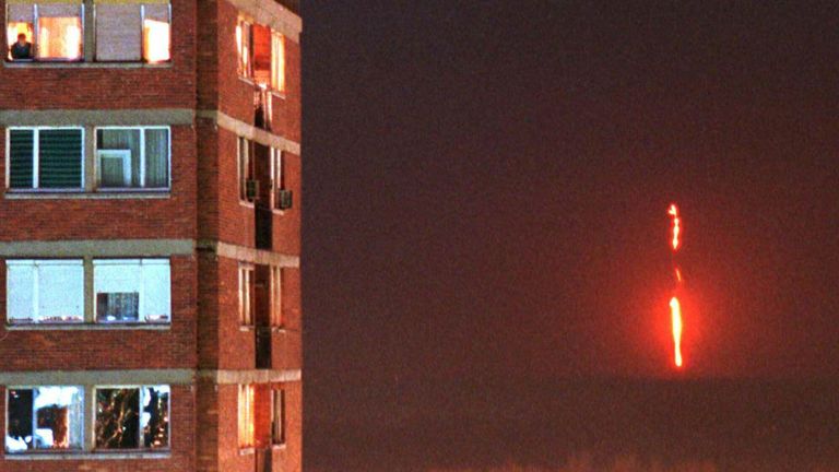 Пламя от югославской военной ракеты в Белграде. 24 марта 1999 года Пламя от югославской военной ракеты в Белграде. 24 марта 1999 года