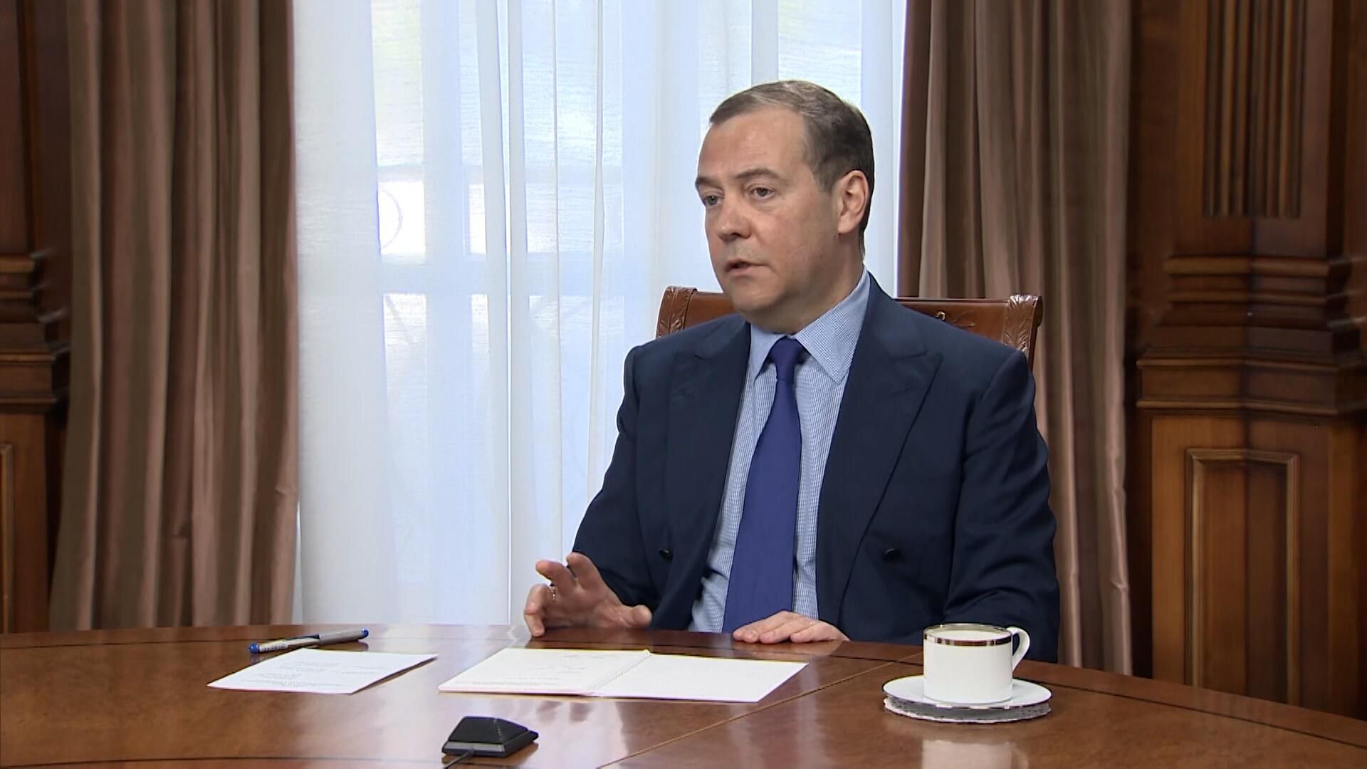 Медведев: Расчеты, что российский бизнес повлияет на власть, абсолютно бессмысленны Медведев: Расчеты, что российский бизнес повлияет на власть, абсолютно бессмысленны - РИА Новости, 1920, 25.03.2022