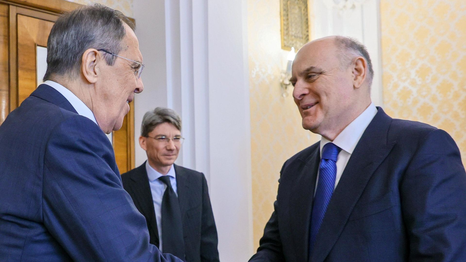 Министр иностранных дел РФ Сергей Лавров и президент Абхазии Аслан Бжания во время встречи в Москве. 25 марта 2022 Министр иностранных дел РФ Сергей Лавров и президент Абхазии Аслан Бжания во время встречи в Москве. 25 марта 2022 - РИА Новости, 1920, 25.03.2022
